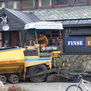Asfaltering Finse stasjon